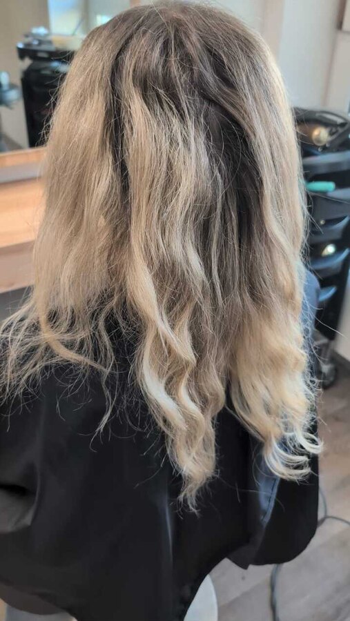 Natürliches Blond mit Highlights – Vorher